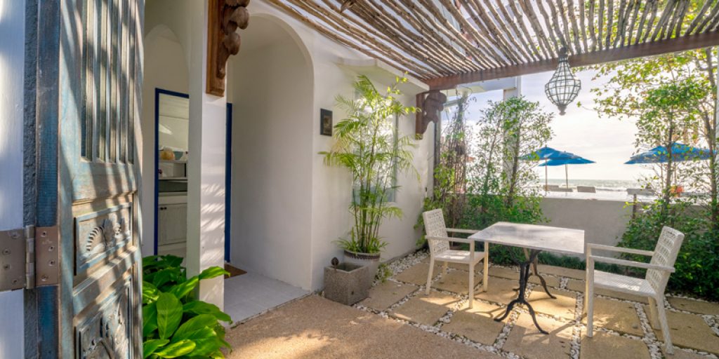 Beachfront Villa Pool Access